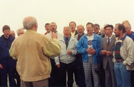 KAG í Noregsferð árið 1996. Stjórnandi er Roar Kvam og fyrir miðri mynd er fyrsti formaður kórsins, Ingvi Rafn Jóhannsson.