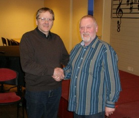 Snorri býður nýja formanninn velkominn til starfa